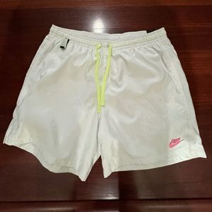 Nike Mens Sportswear Woven Shorts Summit White/Barely Volt DJ5301-121 SZ L